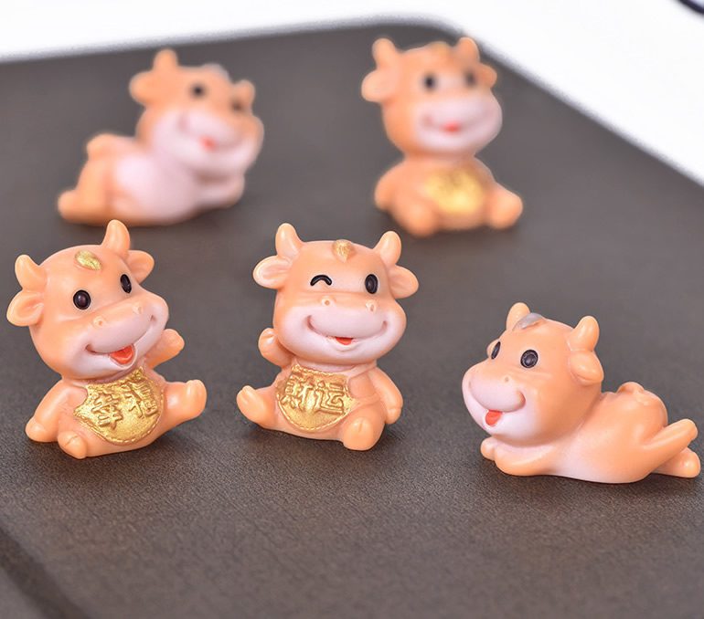 Miniture Fairy Garden Accessories Supplies Resin Cattle Kids Toys Pot Bonsai Miniature Garden Terrariums Fairy Garden Animals Ox Figurine Kits Items Car Interior Decoration Cartoon Table Ornaments